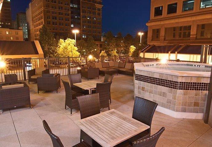 Courtyard Memphis Downtown Hotel Exterior photo