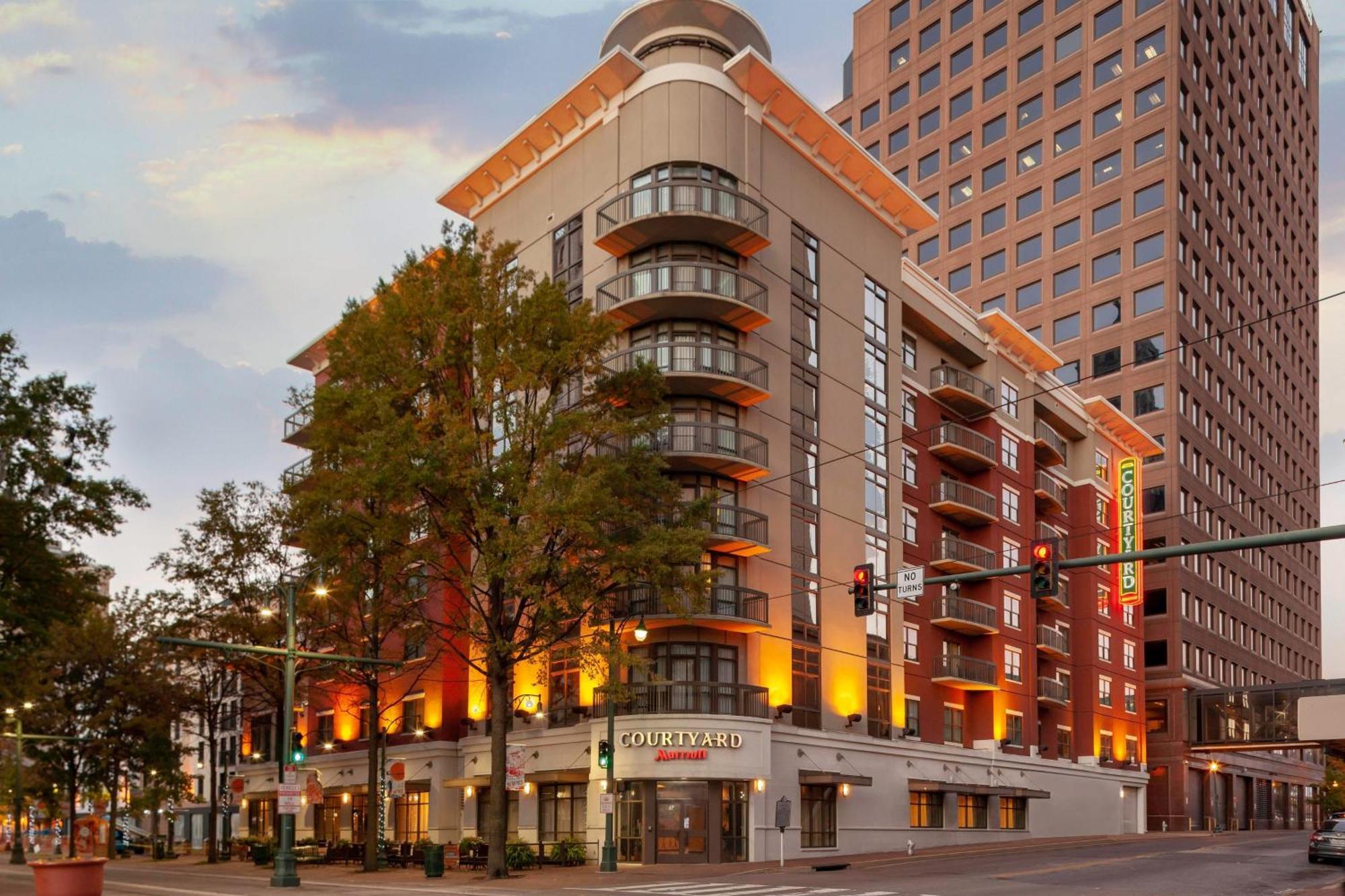 Courtyard Memphis Downtown Hotel Exterior photo