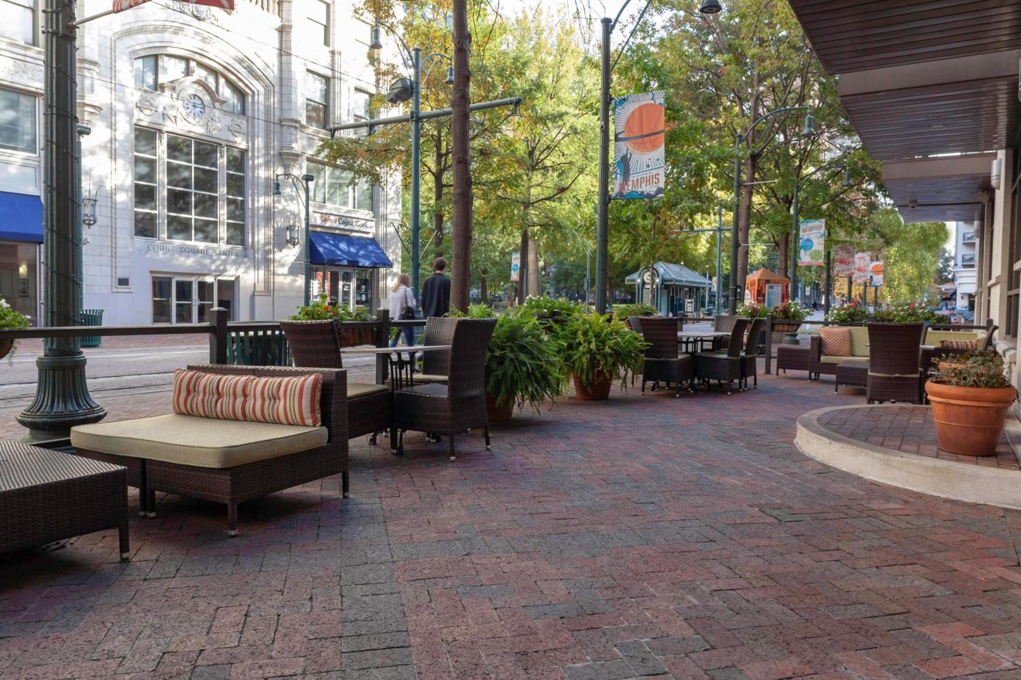 Courtyard Memphis Downtown Hotel Exterior photo