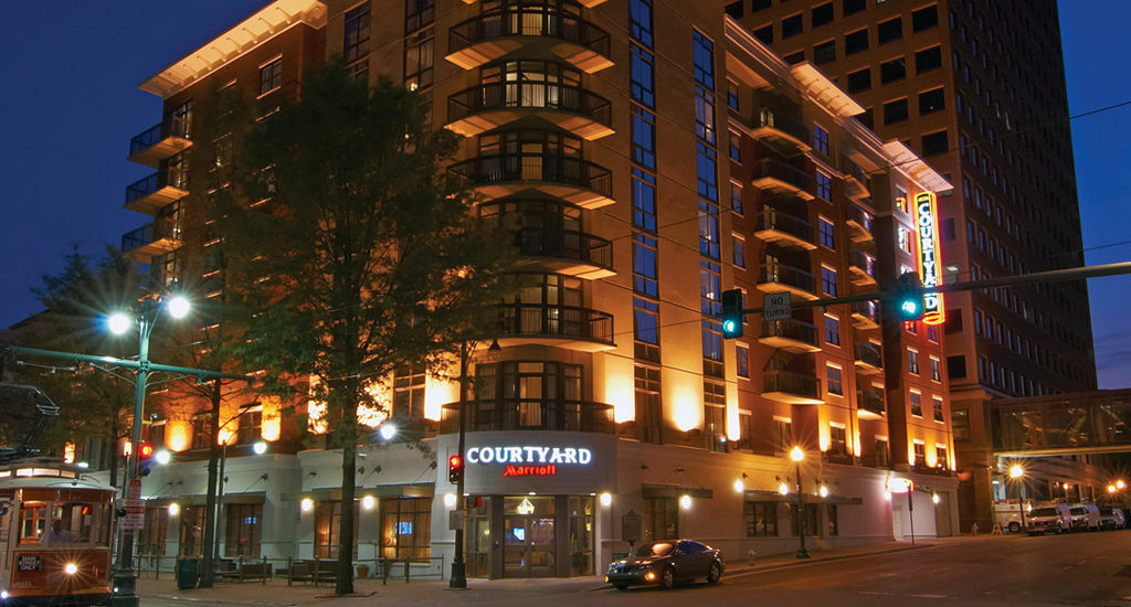 Courtyard Memphis Downtown Hotel Exterior photo